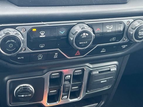 Used 2022 Jeep Gladiator Willys image 20