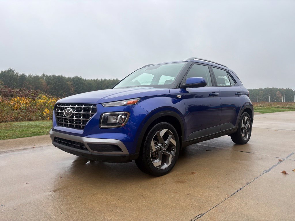 Used 2024 Hyundai Venue SEL FWD image 1