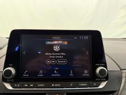 Used 2025 Nissan Altima 2.5 SV image 32