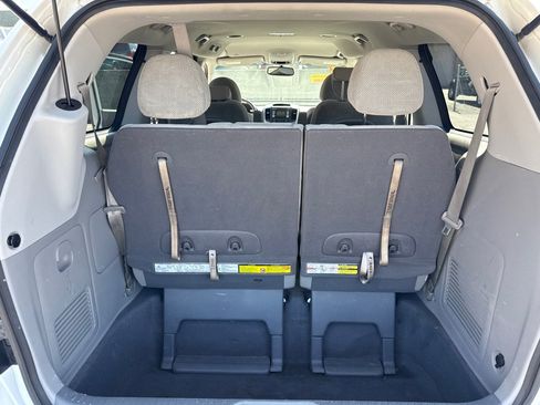 Used 2012 Kia Sedona EX image 12