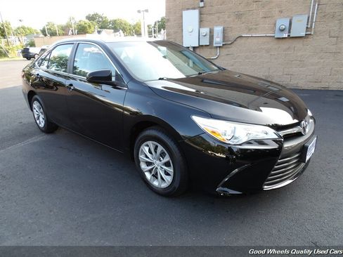 Used 2017 Toyota Camry LE FWD image 3