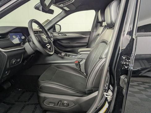 New 2026 Jeep Grand Cherokee Altitude RWD image 9