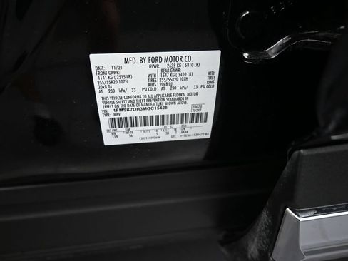 Certified 2021 Ford Explorer XLT w/ Equipment Group 202A RWD image 19