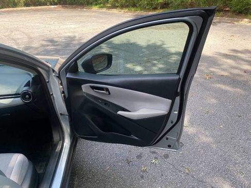 Used 2019 Toyota Yaris LE FWD image 42