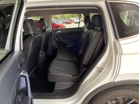 Certified 2023 Volkswagen Tiguan SE FWD image 28