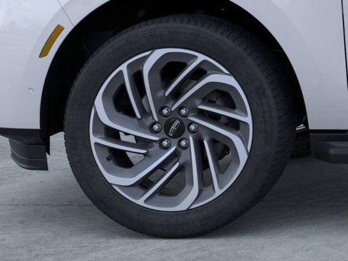 New 2026 Lincoln Navigator L Premier AWD/4WD image 19