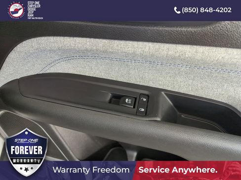 Used 2024 Jeep Compass Latitude AWD/4WD image 32