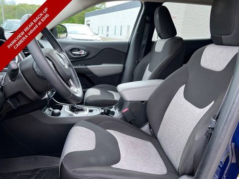 Used 2014 Jeep Cherokee Latitude AWD/4WD image 3