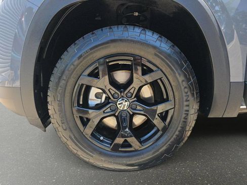 Used 2024 Volkswagen Atlas Peak Edition SE AWD/4WD image 37