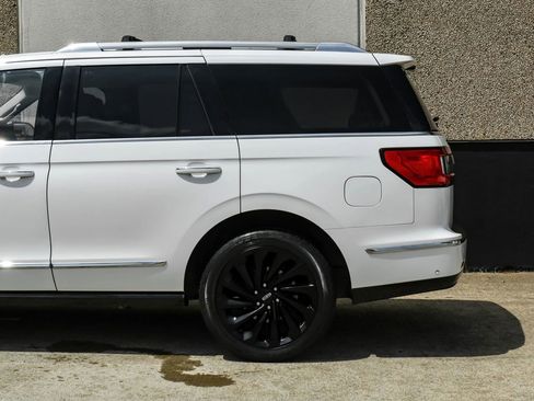 Used 2020 Lincoln Navigator Black Label w/ Cargo Convenience Package AWD/4WD image 17
