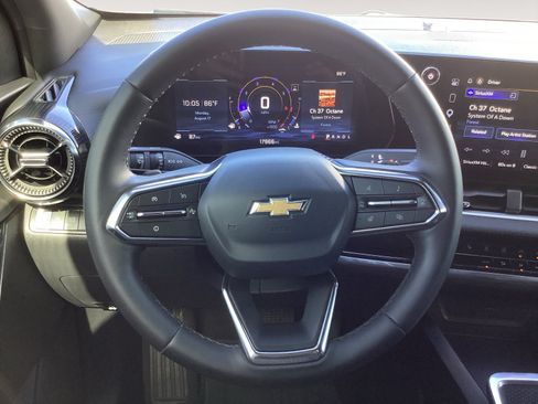 Used 2025 Chevrolet Equinox LT FWD image 17