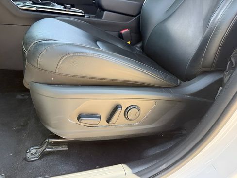 Used 2025 Kia Sportage EX FWD image 11