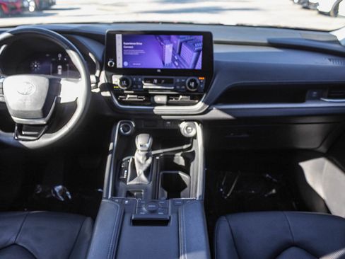 Used 2024 Toyota Grand Highlander Limited image 12