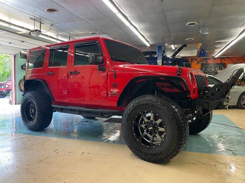 Used 2015 Jeep Wrangler Unlimited Sahara AWD/4WD image 14
