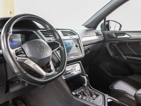 Used 2022 Volkswagen Tiguan SE R-Line image 22