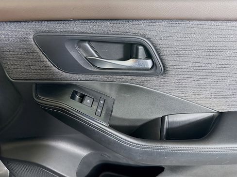 Used 2023 Nissan Rogue SV image 31