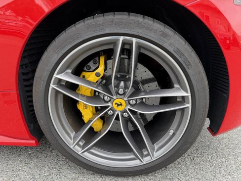 Used 2018 Ferrari 488 Spider RWD image 13