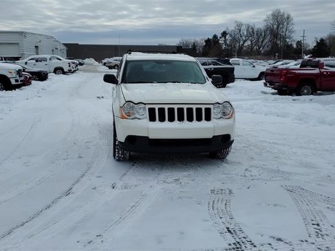 Used 2009 Jeep Grand Cherokee Laredo w/ Trailer Tow Group image 3