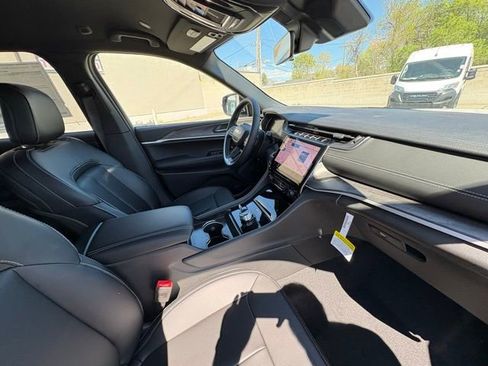 New 2025 Jeep Grand Cherokee Limited w/ Trailer Tow Package image 35