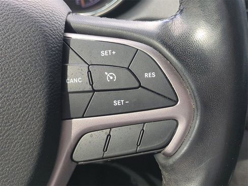 Used 2021 Jeep Grand Cherokee Laredo image 28