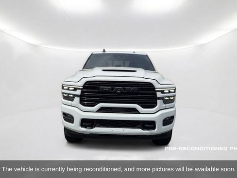 Used 2025 RAM 2500 Laramie AWD/4WD image 2