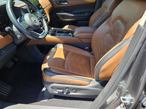 Used 2022 Nissan Pathfinder Platinum w/ Cargo Package FWD image 15