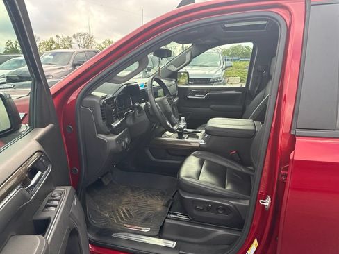Used 2025 Chevrolet Silverado 1500 LT Trail Boss w/ Convenience Package II AWD/4WD image 6