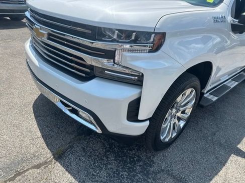 Used 2022 Chevrolet Silverado 1500 High Country w/ Technology Package AWD/4WD image 9