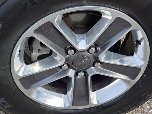 Used 2020 Jeep Wrangler Unlimited Sahara image 23