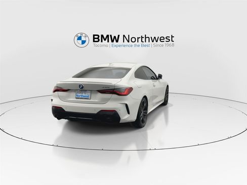 Used 2022 BMW 430i Coupe w/ M Sport Package RWD image 2
