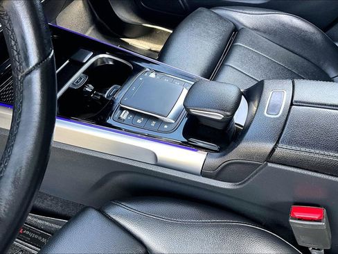 Used 2022 Mercedes-Benz GLB 250 GLB 250 w/ Premium Package Lite image 19