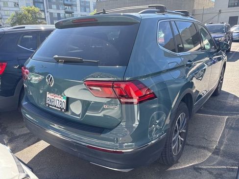 Used 2020 Volkswagen Tiguan SE w/ Panoramic Sunroof Package AWD/4WD image 3
