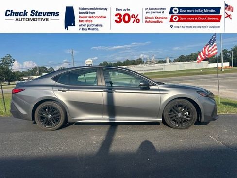 Used 2025 Toyota Camry SE FWD image 3