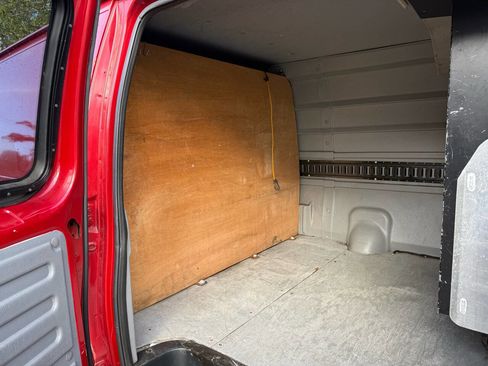 Used 2005 Ford E-350 and Econoline 350 Extended Super Duty image 40