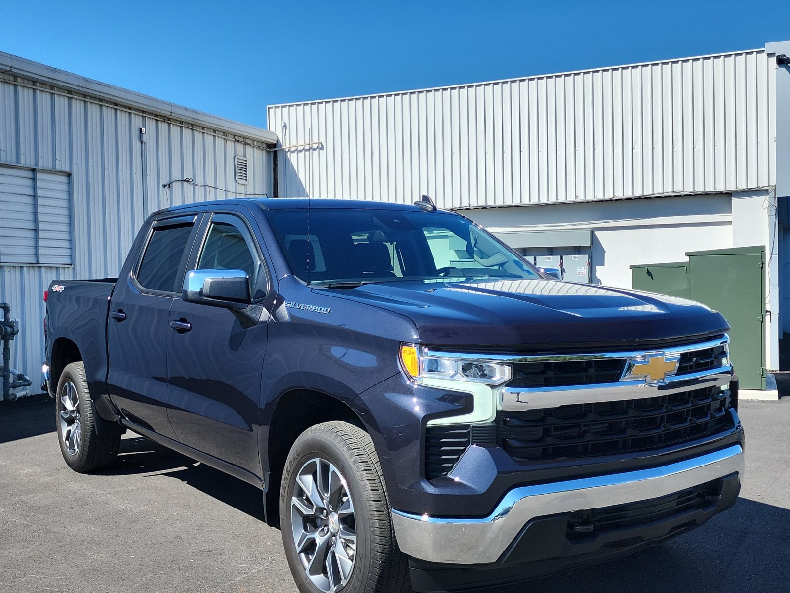 Used 2023 Chevrolet Silverado 1500 LT AWD/4WD image 7