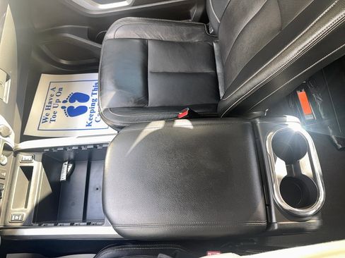 Used 2017 Nissan Titan SV image 18