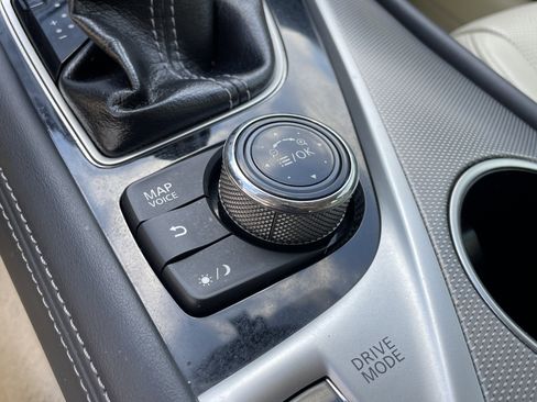 Used 2015 INFINITI Q50 Premium w/ Navigation Package image 26