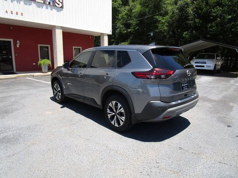 Used 2023 Nissan Rogue SV FWD image 3