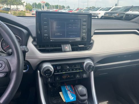 Used 2021 Toyota RAV4 XLE w/ Convenience Package AWD/4WD image 10