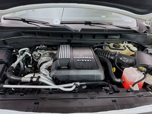 Used 2024 Cadillac Escalade Luxury image 32