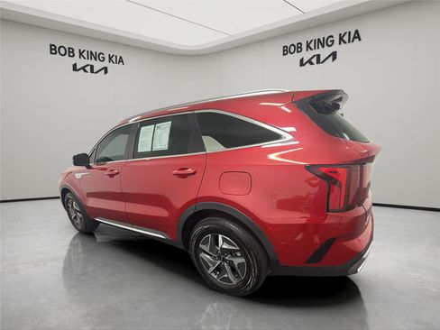 Used 2022 Kia Sorento S FWD image 3