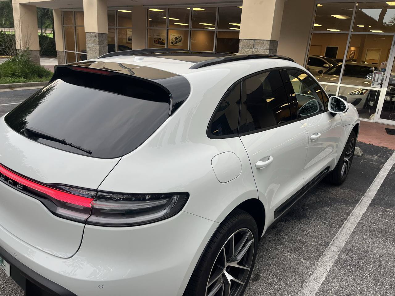 Used 2025 Porsche Macan AWD/4WD image 5