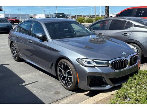 Used 2021 BMW 540i w/ M Sport Package image 2