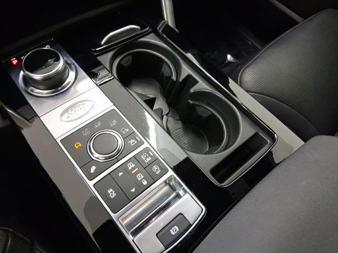 Used 2018 Land Rover Discovery HSE image 26