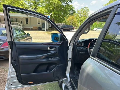 Used 2011 Lexus LX 570 4WD w/ Luxury Pkg image 14