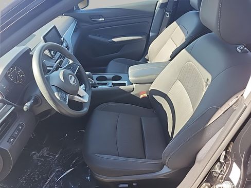 Used 2025 Nissan Altima 2.5 SV image 13