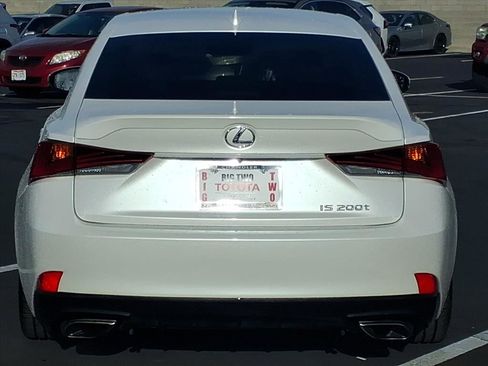 Used 2017 Lexus IS 200t image 9