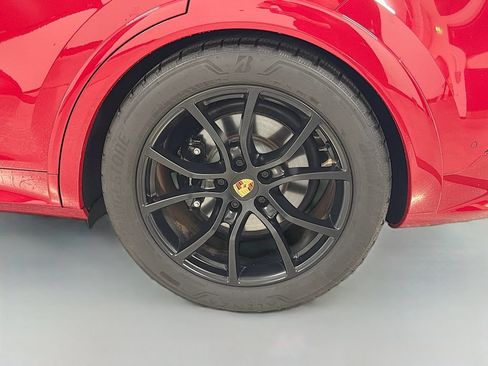 Certified 2025 Porsche Cayenne GTS AWD/4WD image 34