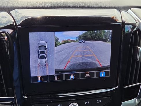 Used 2023 Chevrolet Traverse RS FWD image 24