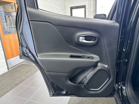 Used 2023 Jeep Renegade Trailhawk AWD/4WD image 41
